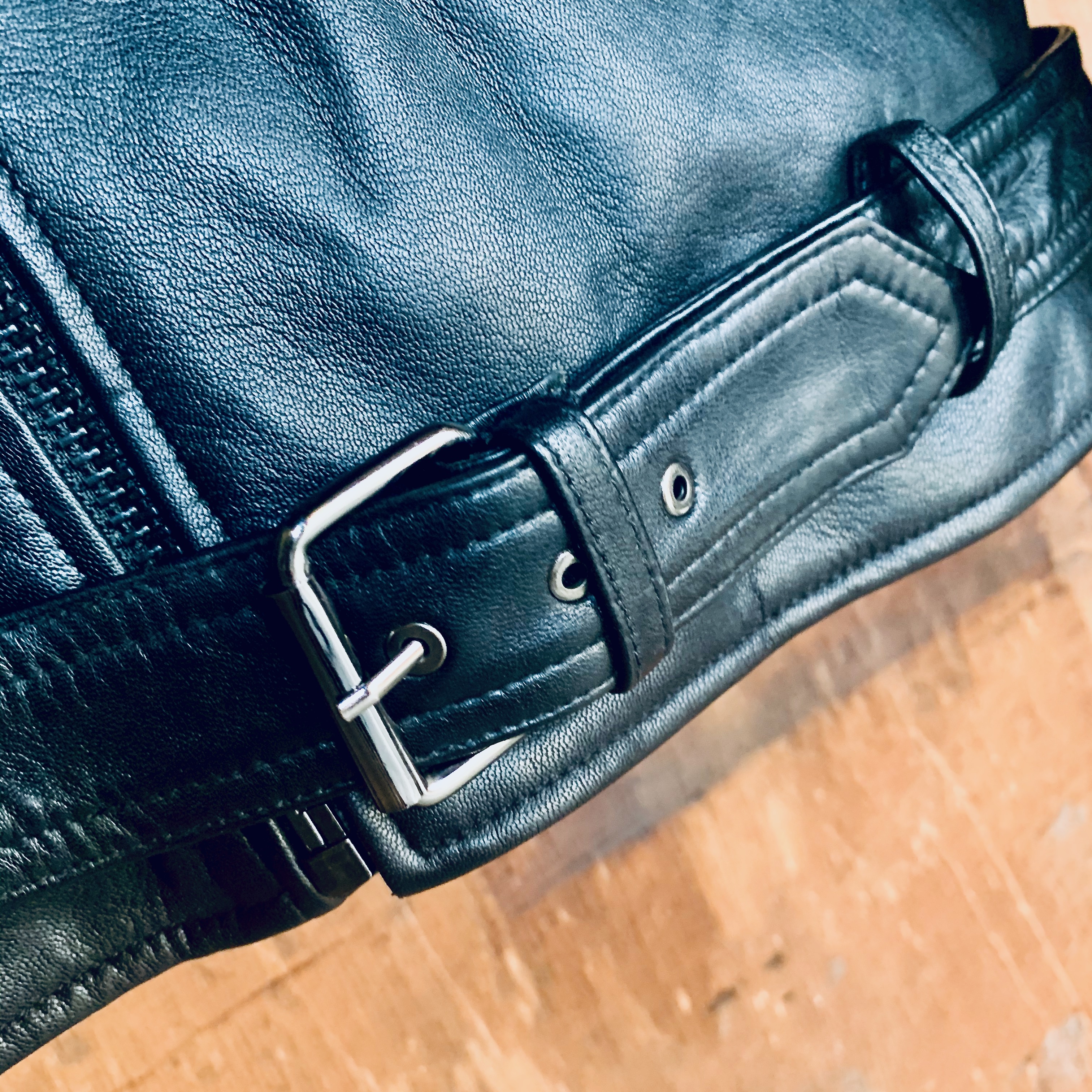Heritage leather buckle detail