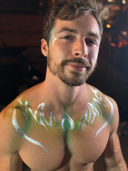 Face, décolletage, shoulders