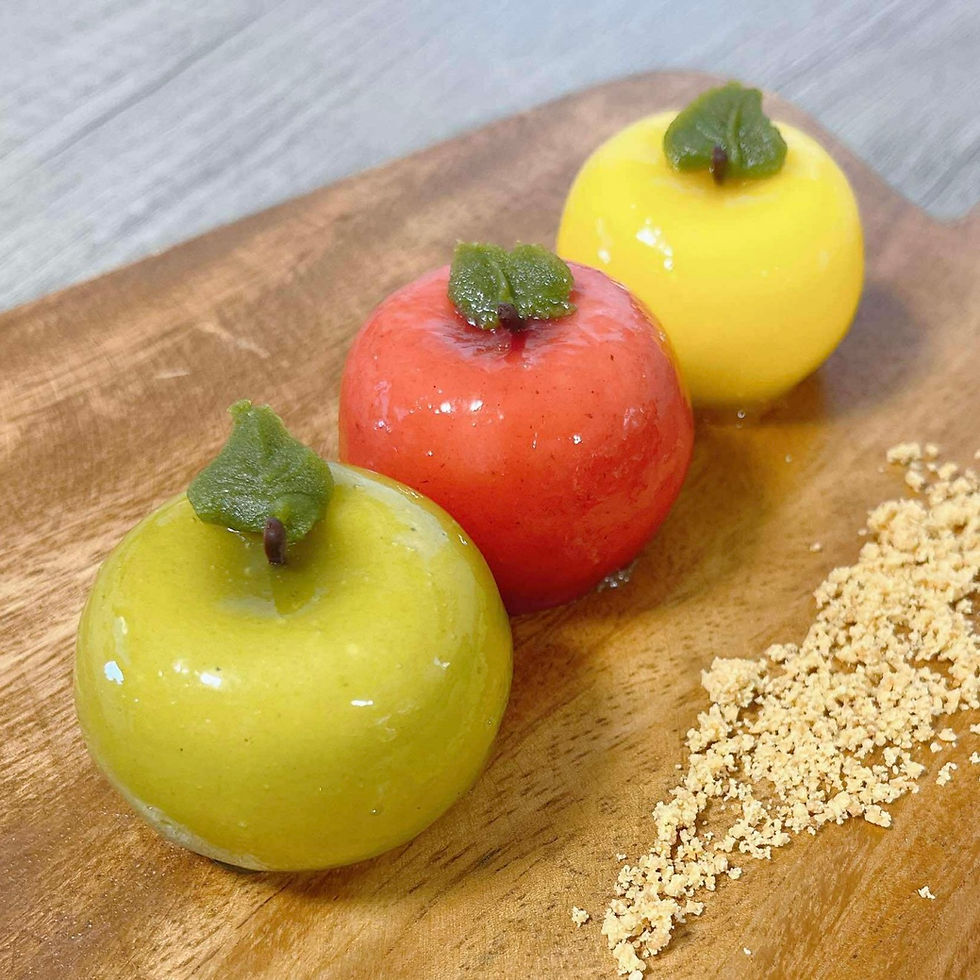 ハシビロ香房さんの「とろけるりんごちゃん」可愛い🍎✨このほかにアレルギーのあるお子さんを考慮してみたらしだんごもご用意いただきました！