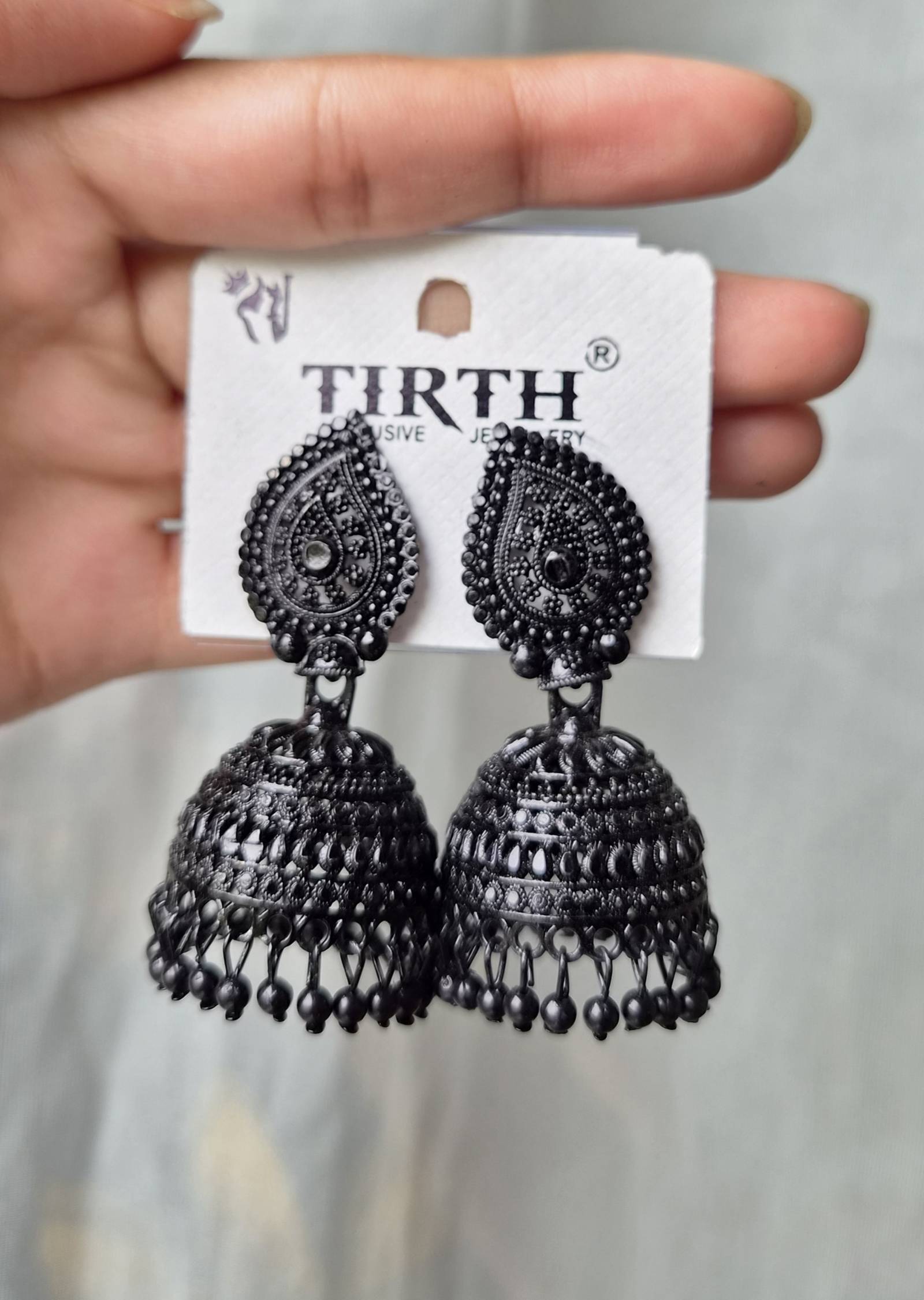 Boucles d'oreilles Jhumka noires TIRTH