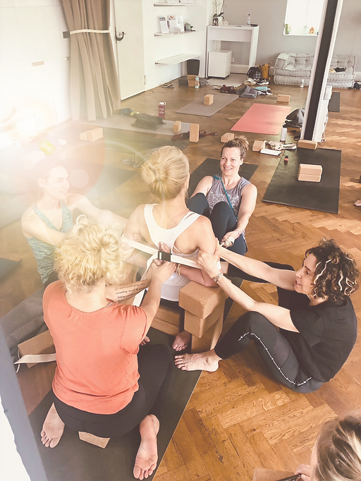 Katonah Yoga Deutschland Rebeccavasquezyoga Rebecca Vasquez Yogalehrerin Frankfurt Germany