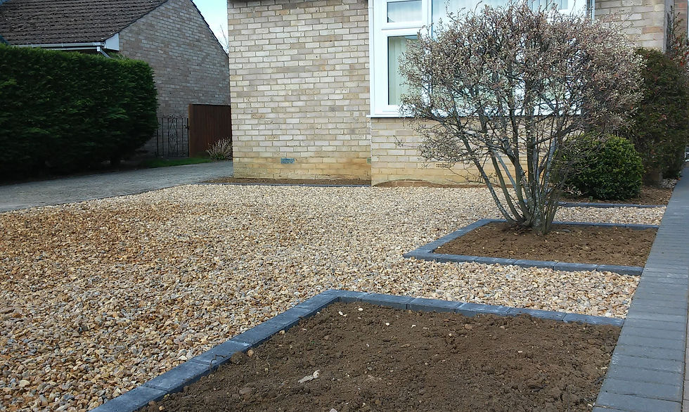20mm Golden Flint Shingle with Charcoal Border Paviers