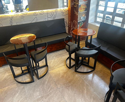 Muebles de madera para cafeteria en Bogotá