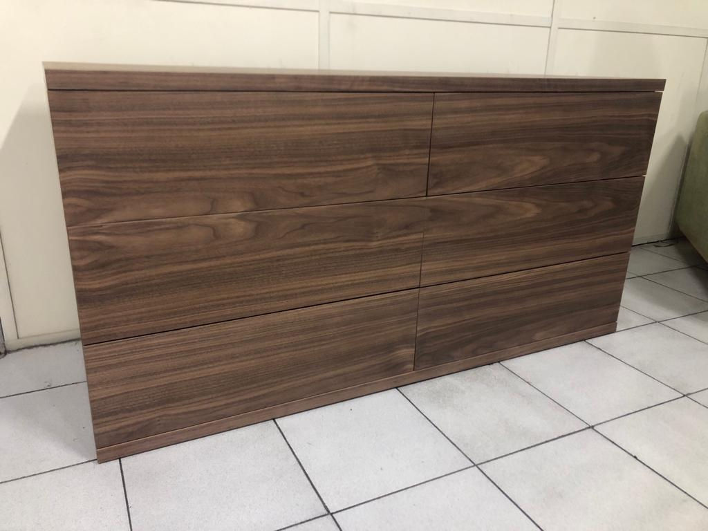 APARADOR EM MADEIRA NOGUEIRA NATURAL