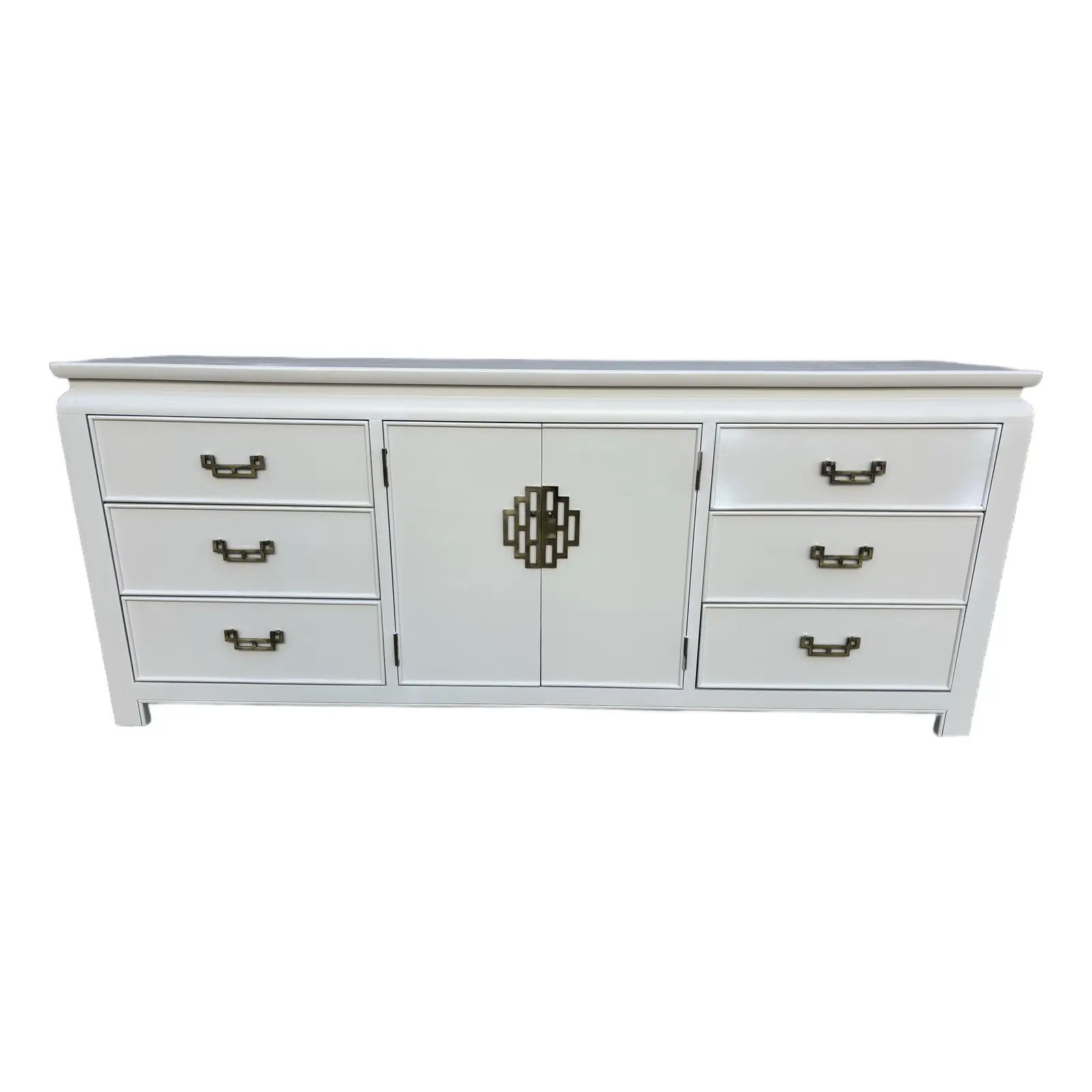 Late 20th Century Chinoiserie Chin Hua Collection Dresser by Raymond K. Sabota f
