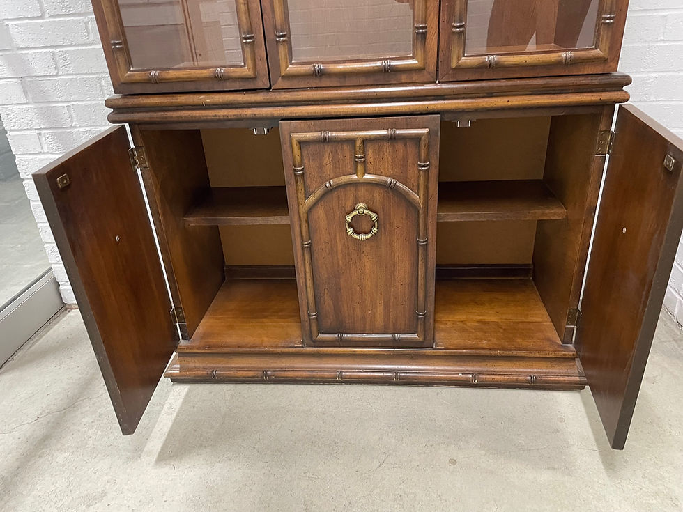 Thumbnail: Mid 20th Century Chinoiserie Illuminated Display Cabinet