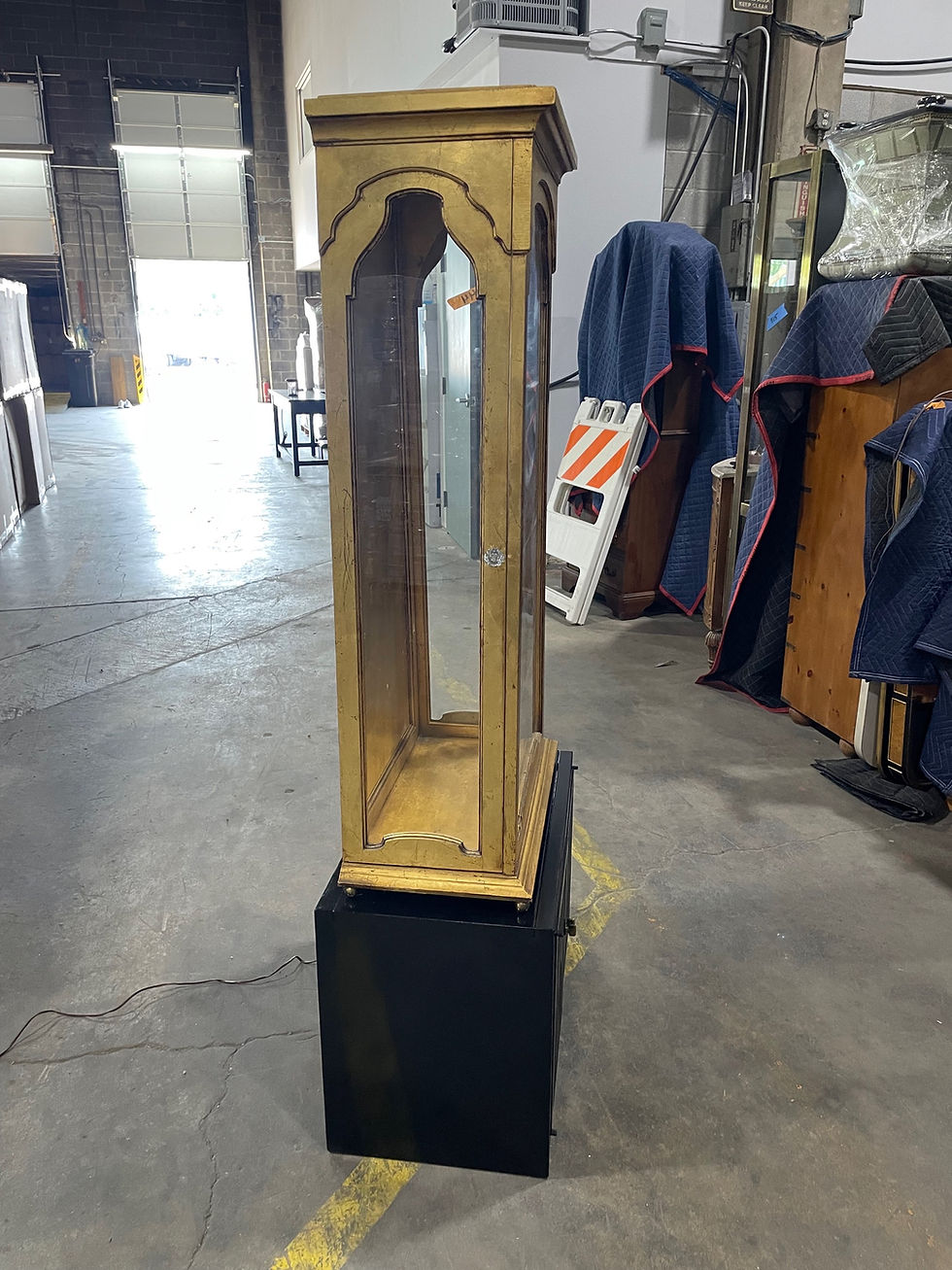 Thumbnail: Mid 20th Century Hollywood Regency Two-Piece Etagere Display Cabinet