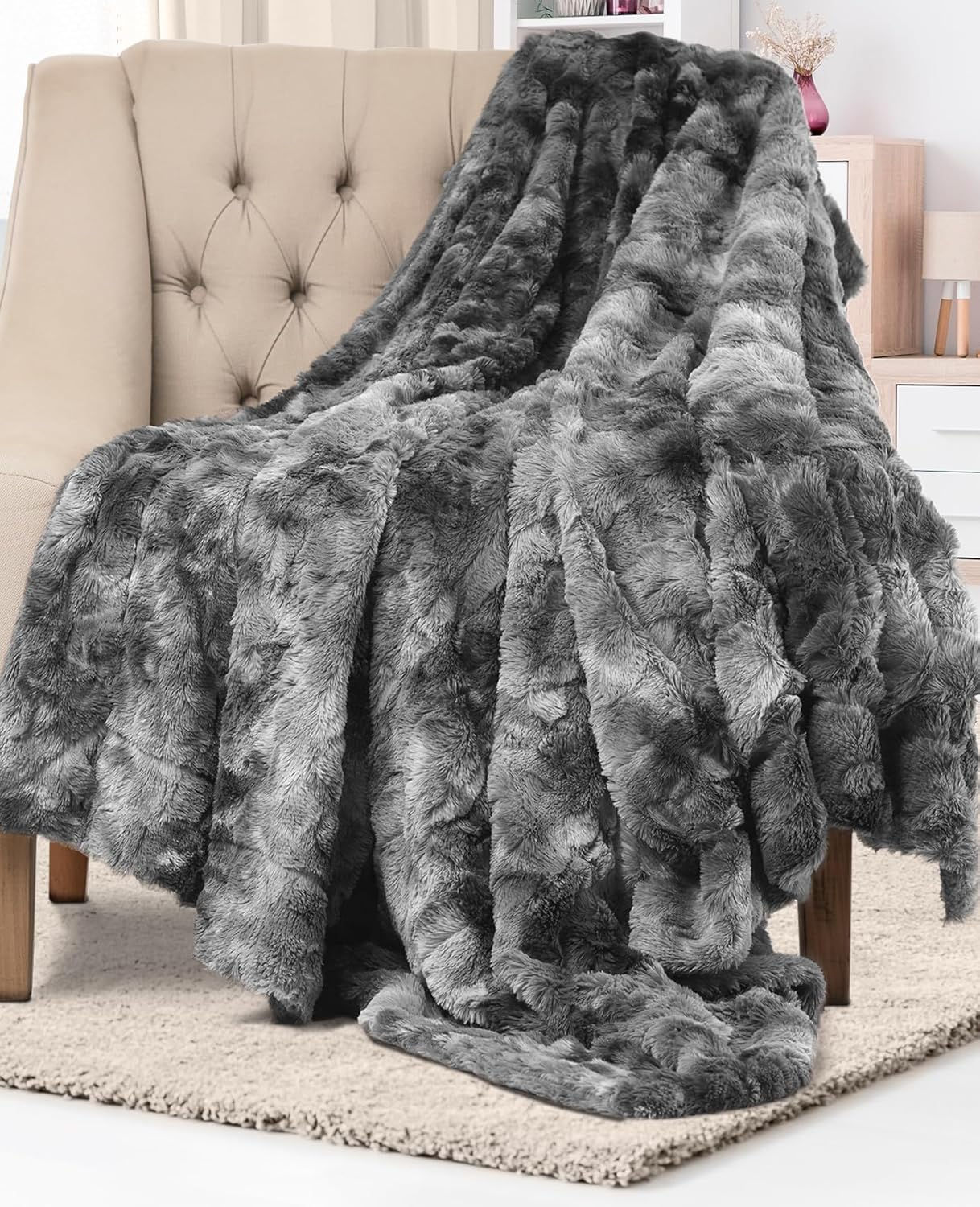 Soft & Comfortable Gray Faux Fur Throw Blanket for Couch - (50"x65")