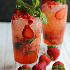 sparkling-strawberry-mojito-vianneyrodri