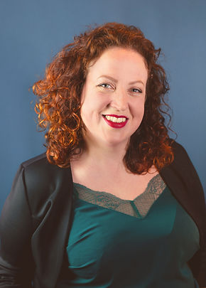 Portrait souriant de Marie Laure Romary, coach