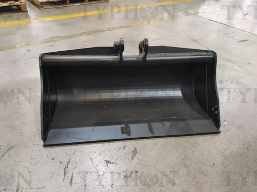 TYPHON 2.5 Ton Mini Excavator Attachment Plain Bucket 800mm 31″ Mud Bucket