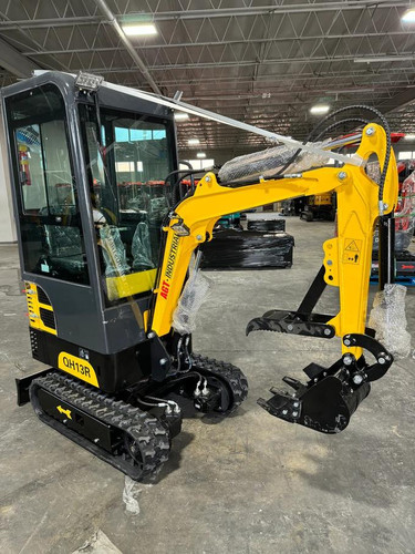 AGT 13.5HP 1-ton Mini & Small Excavator More Comfortable, 2116 pounds With Enclo
