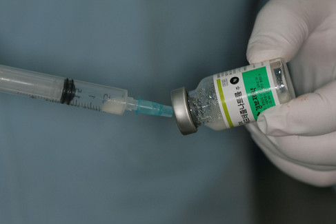 direct injection of a solution containing 1g of Ceftizoxime sodium (Ceftezole sodium) mixed with 1cc of sterile distilled water into the sinus cavity.