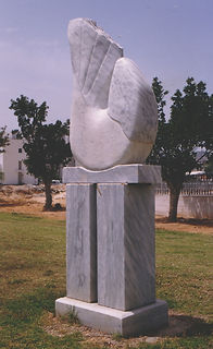 Last minutes True love Elegant marble sculpture of a reclining figure, handcrafted by Salomon Pinto