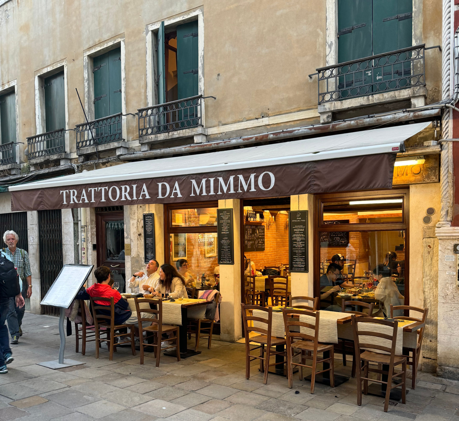Outside seating at Trattoria da Mimmo