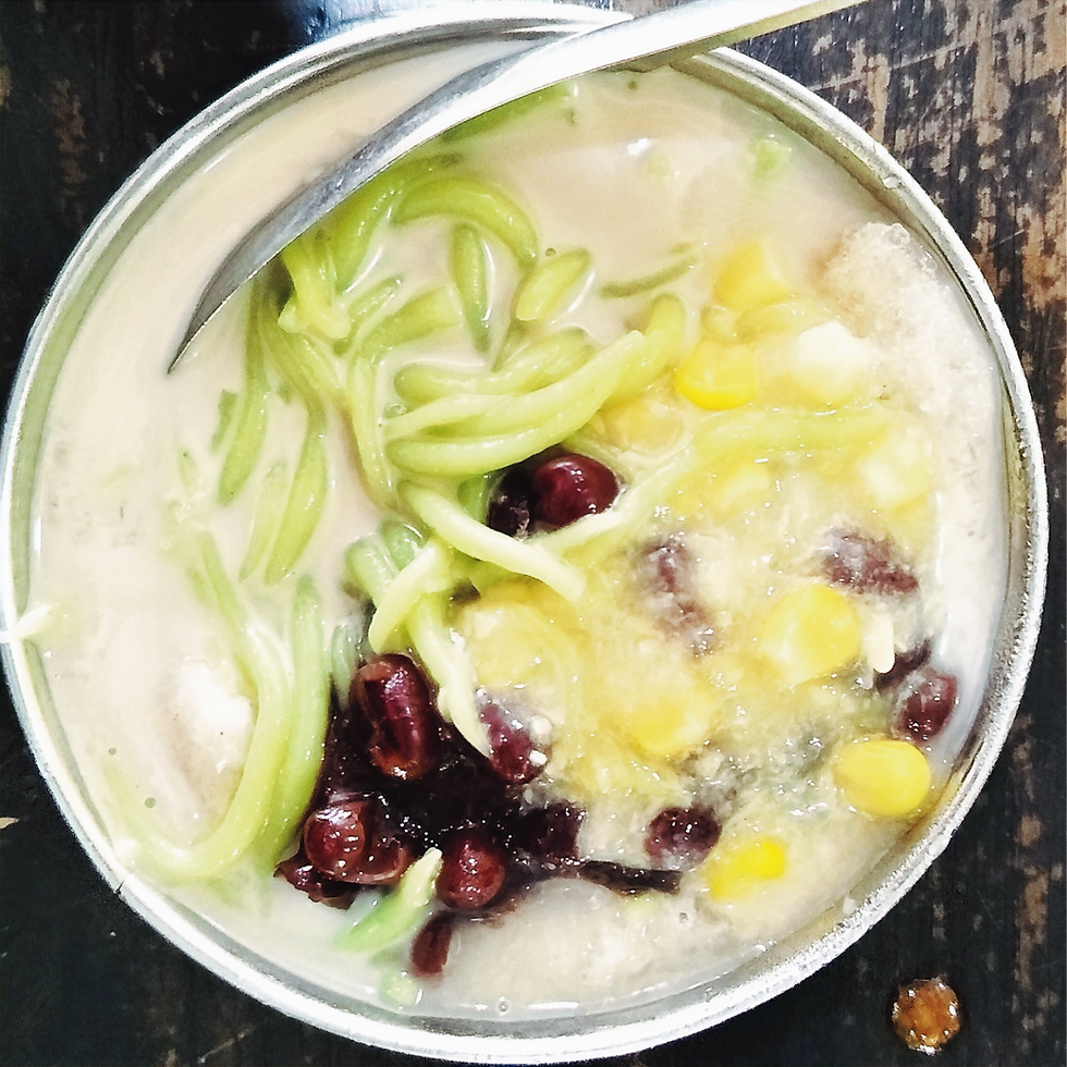 A spoon in a bowl of Cendol