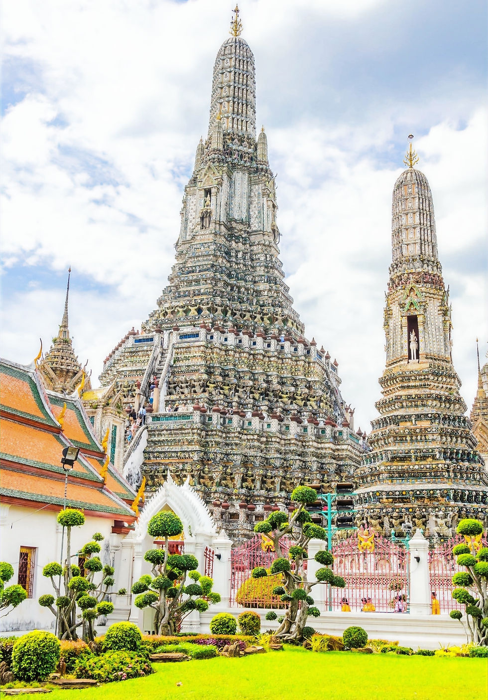 Standing below Wat Arun