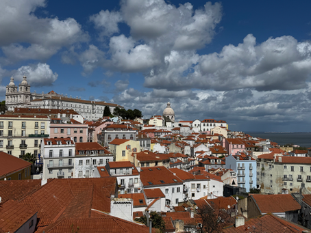A city view with red roofs and colorful buildings 