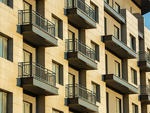 Imagem de um condominio residencial com varandas