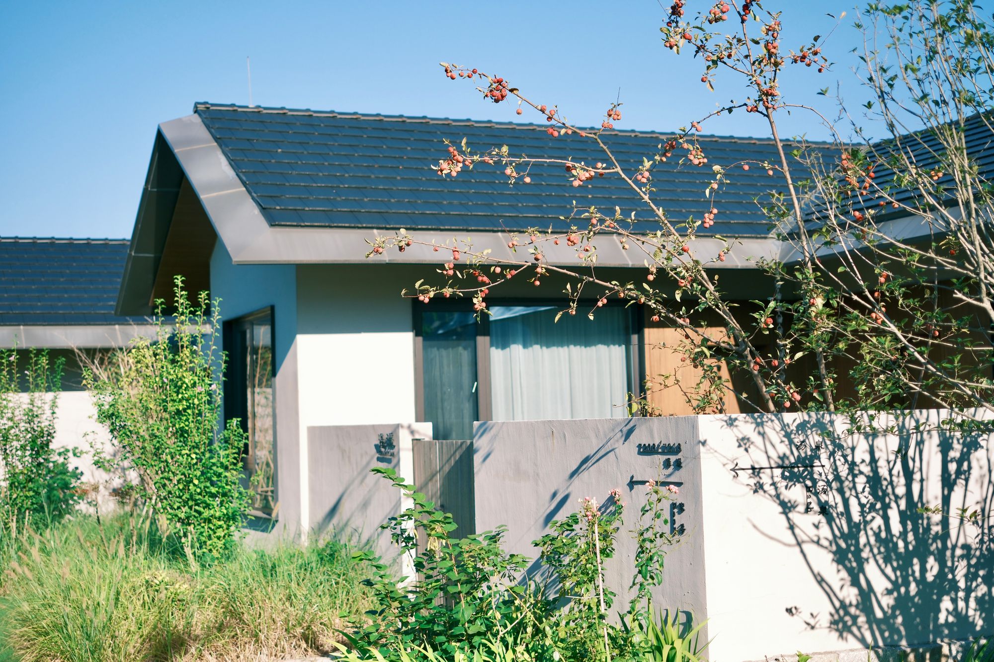 Your next move in North Highlands deserves a clear plan. Work with Daniel Smallie to focus your home search, prepare your property for sale, or bring both transactions together around your goals.