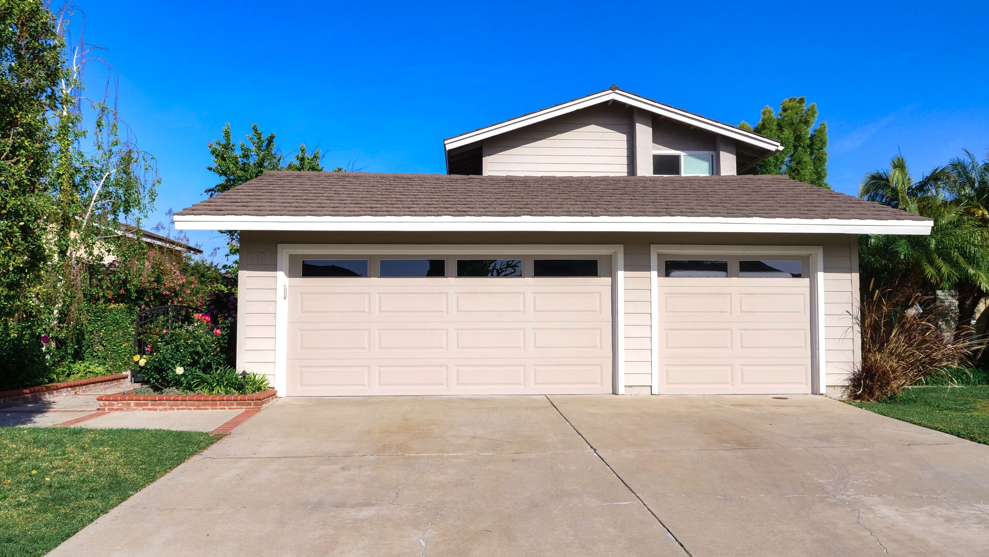 Your next move in Sacramento deserves a clear plan. Work with Daniel Smallie to focus your home search, prepare your property for sale, or bring both transactions together around your goals.