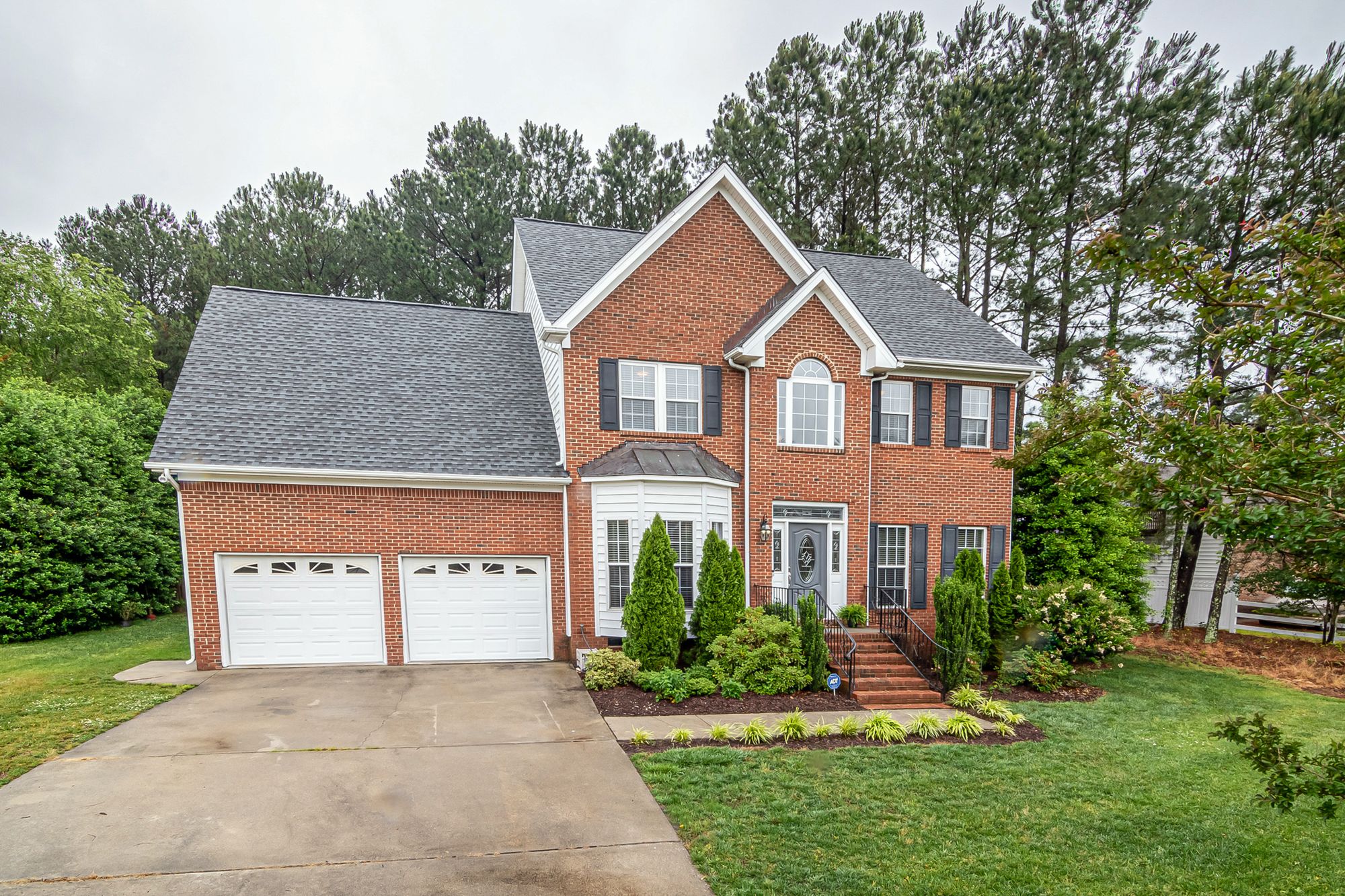 Your next move in Lincoln deserves a clear plan. Work with Daniel Smallie to focus your home search, prepare your property for sale, or bring both transactions together around your goals.