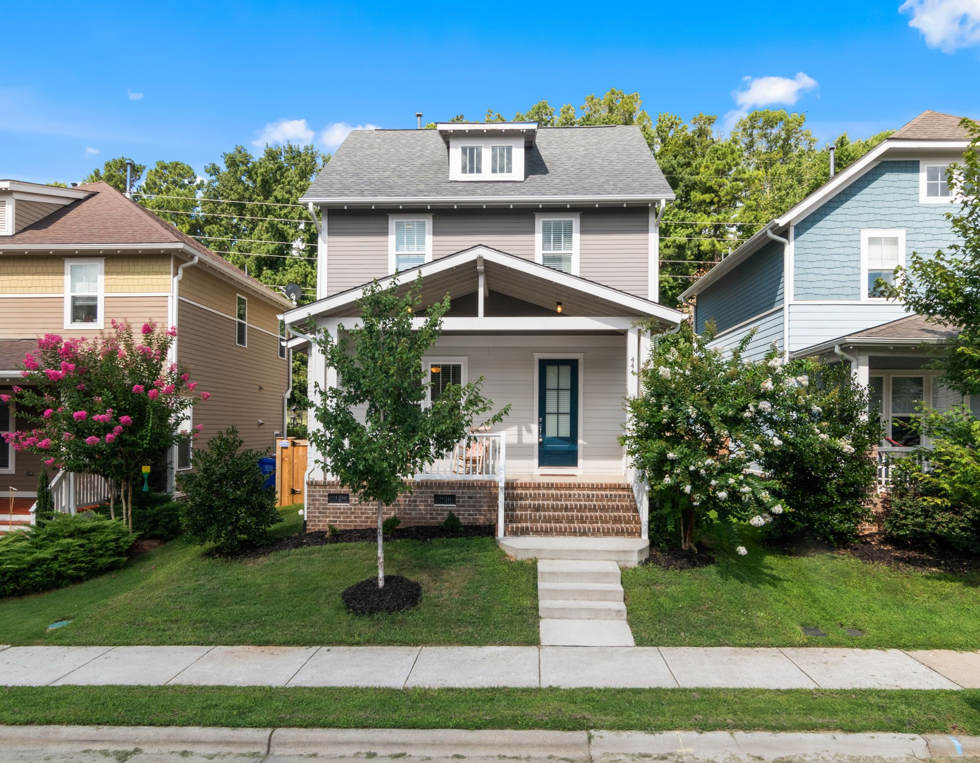 Your next move in Elk Grove deserves a clear plan. Work with Daniel Smallie to focus your home search, prepare your property for sale, or bring both transactions together around your goals.