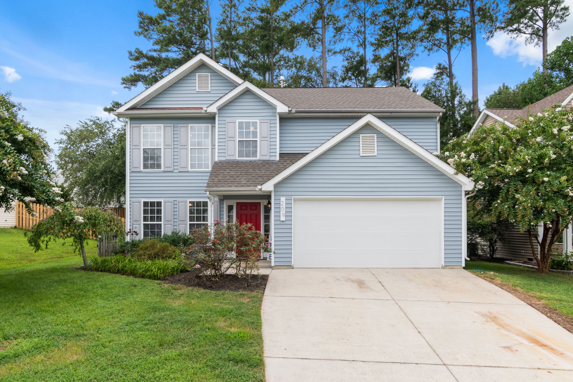 Your next move in Antelope deserves a clear plan. Work with Daniel Smallie to focus your home search, prepare your property for sale, or bring both transactions together around your goals.