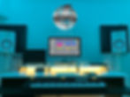 photo studio avec logo.jpg