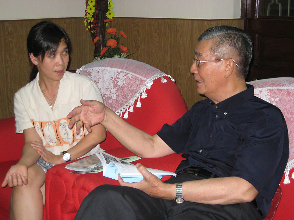 Ảnh Huỳnh Tiểu Hương và Cha Phạm Minh Mẫn
