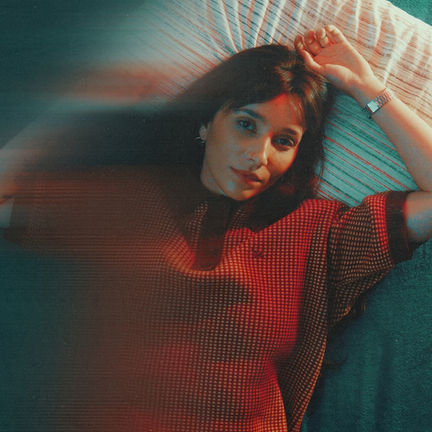 Laura Rogalli fala sobre a rotina de paixões avassaladoras no novo single “Calendário”