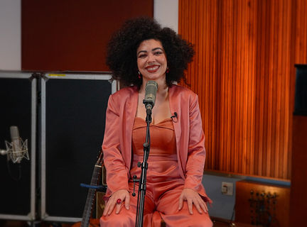 Vanessa Moreno leva a delicadeza de seu trabalho autoral à série O Novo Sempre Vem