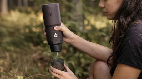 Wacaco Pixapresso Lifestyle image pouring shot in the outdoors