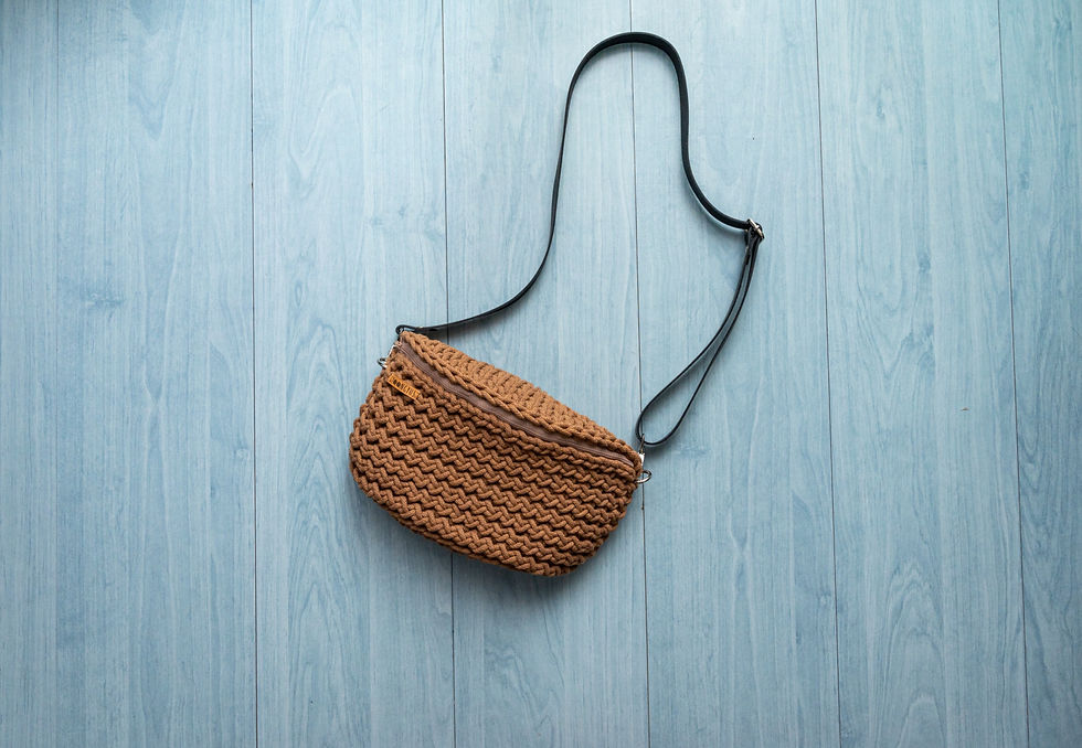 Övtáska - cikkcakk mintával, fahéj