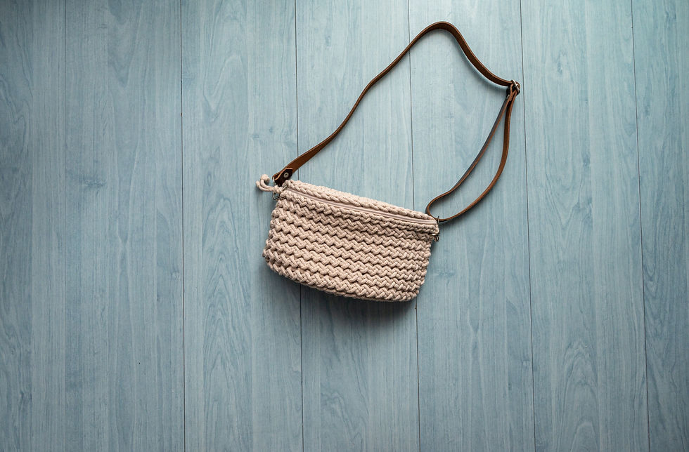 Övtáska - cikkcakk mintával, világos bézs