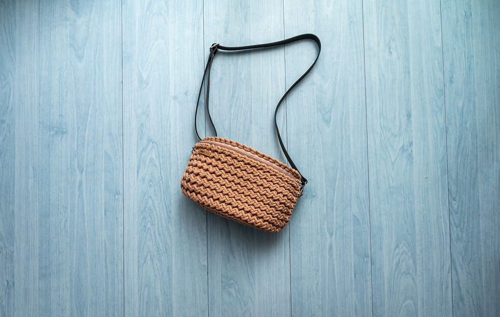 Övtáska - cikkcakk mintával, toast