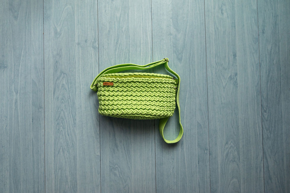 Övtáska - cikkcakk mintával