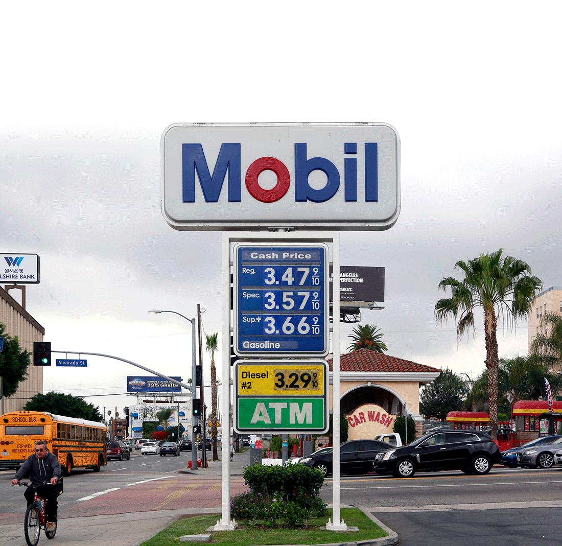 gas-station-standing-price.gif