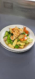 Fresh shrimp stir-fried with vegetables