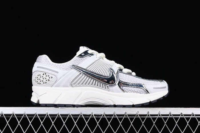 Miniatura: Nike Zoom Vomero 5 Photon Dust Metallic Silver