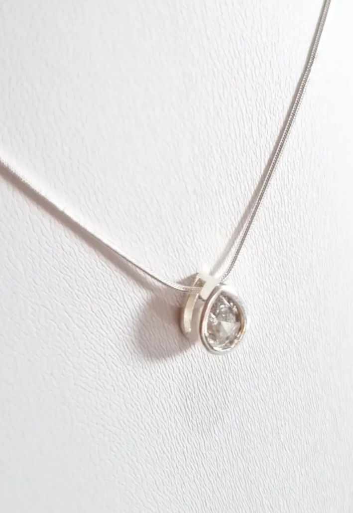 Cadena  y dije gota de circonia 