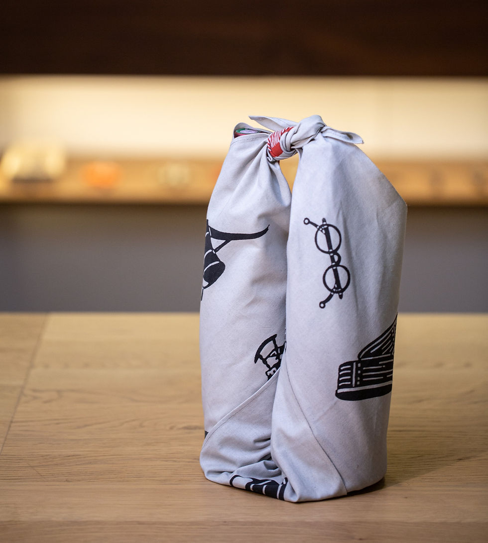 Miniature : Furoshiki "Les ustensiles de l'ère Showa" noir et rouge de Katazome Takada