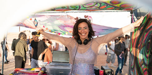 צופית מושל _ ZUFFA Music היא יוצרת מוזיקה, DJ ומפיקה המתמחה ביצירת חוויות מוזיקליות מחברות