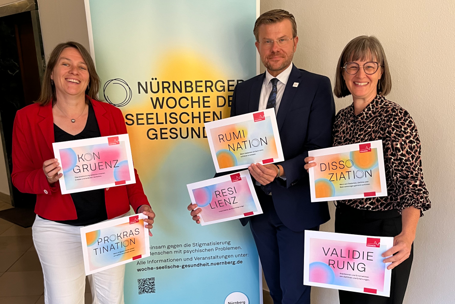 Oberbürgermeister Marcus König mit den Referentinnen Britta Walthelm und Elisabeth Ries zur Nürnberger Woche der seelischen Gesundheit 2026
