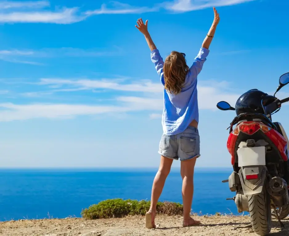 Vrijheid voelen op Bonaire, op de scooter langs de kust met een eindeloos uitzicht op zee