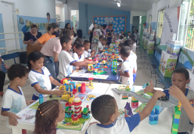 O Programa FLL, contribuiu com o crescimento dos alunos, principalmente para aqueles que não tem acesso a esse tipo de brincadeira saudável, divertida e rica em criatividade. Seguimos o passo a passo proposto pelo programa e deu muito certo. As descobertas, engenhosidades, trabalhos em equipe e companheirismo, cada criança, do seu jeitinho, foi montando e explicando suas produções, com isso sentiram-se valorizados pela conquista e superação dos desafios e os avanços . 