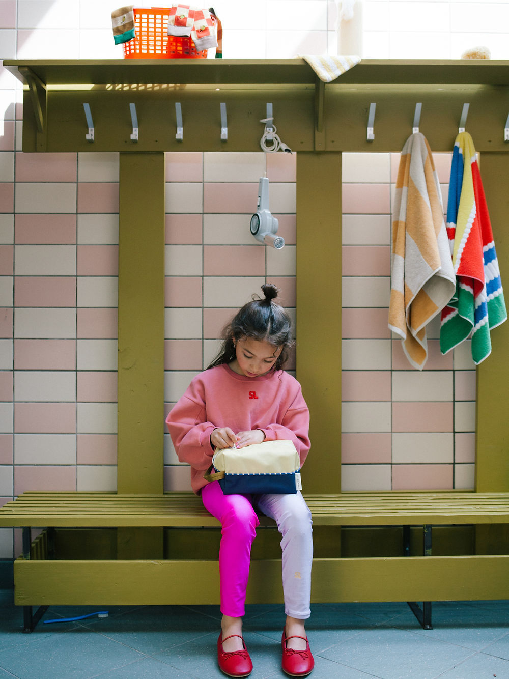 Toiletry bag-feather shuttle