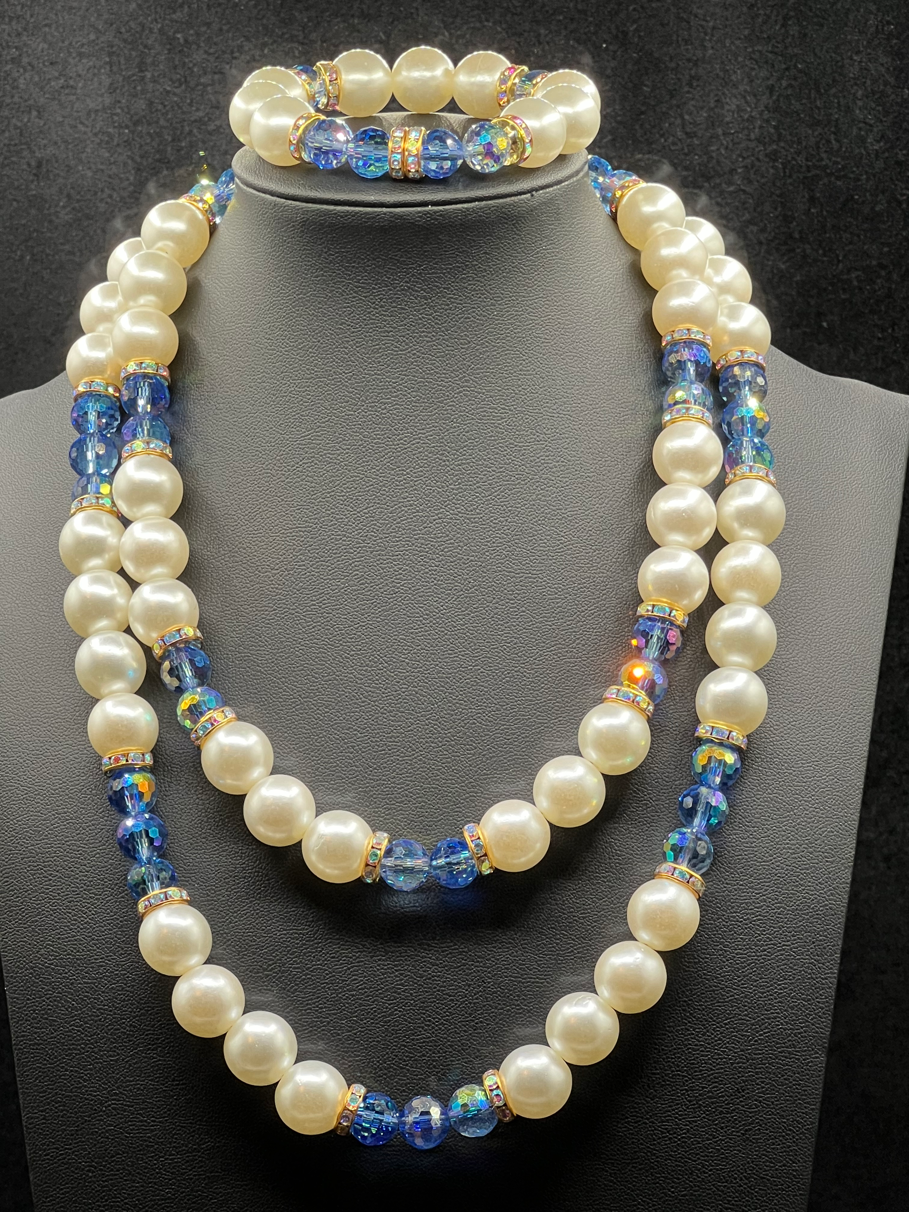 Bold Sapphire Beige Pearl Necklace Set