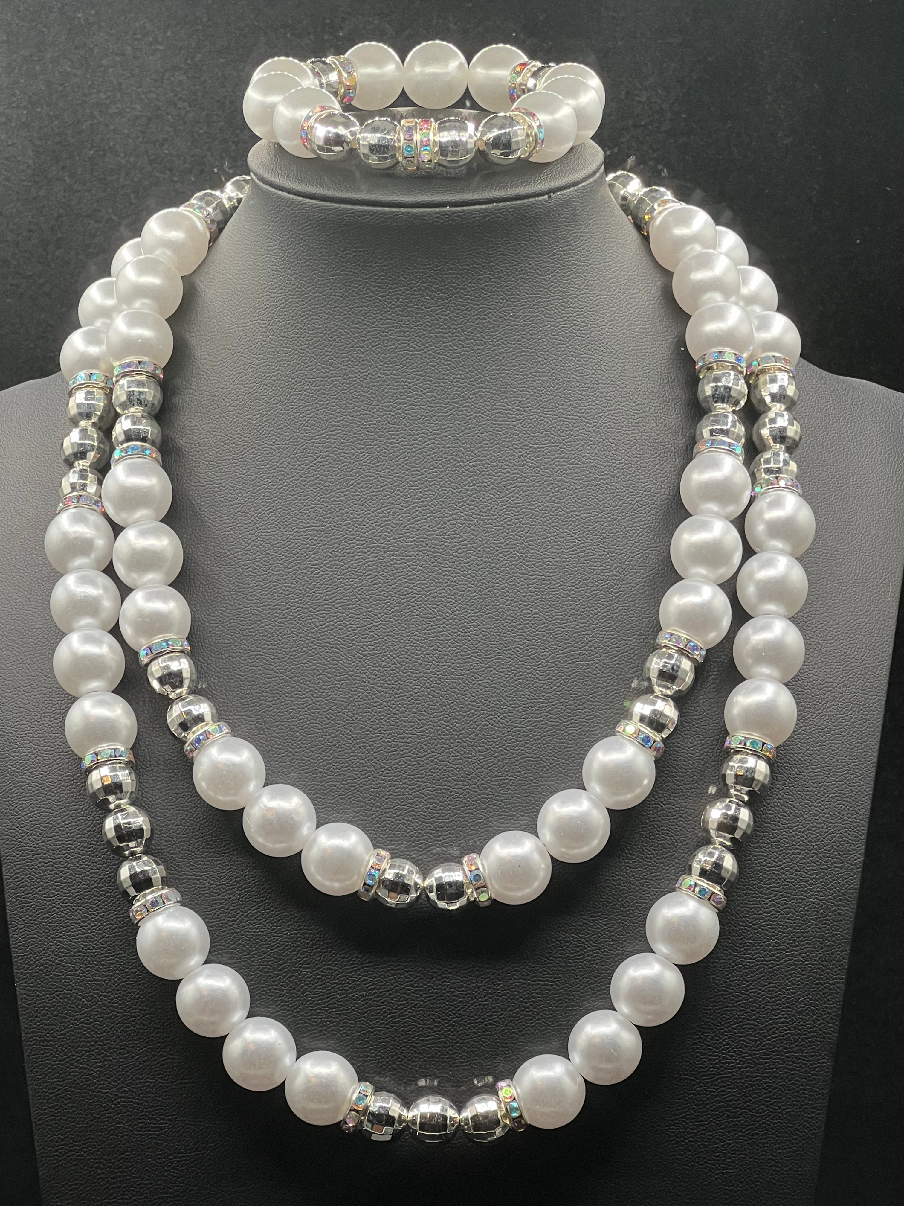 Bold Disco White Pearl Necklace Set