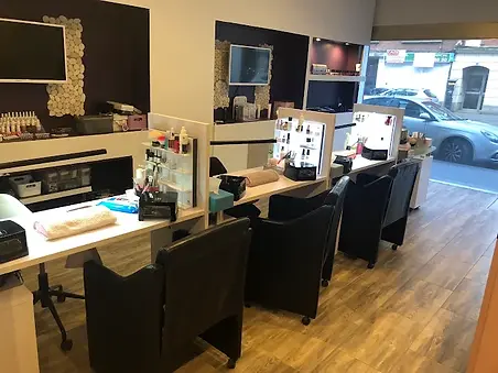 Nail's Institut, salon d'onglerie, Lille, France